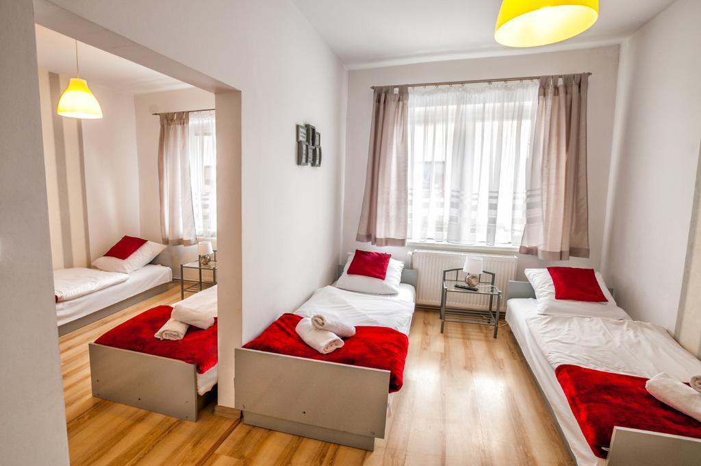 Lew Hostel Іновроцлав Екстер'єр фото