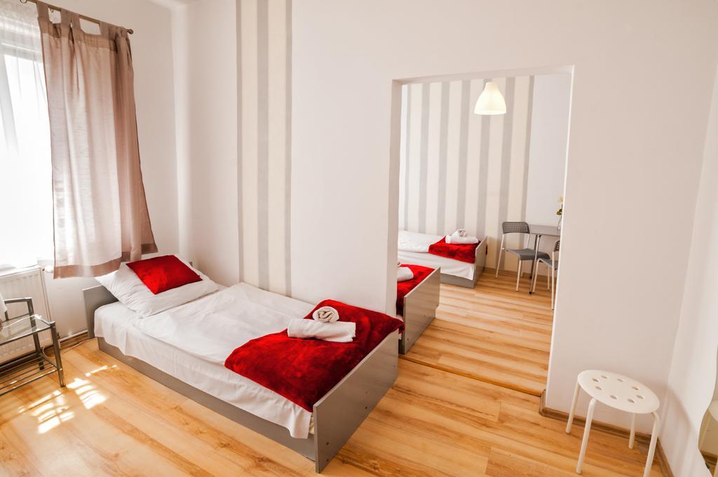 Lew Hostel Іновроцлав Екстер'єр фото