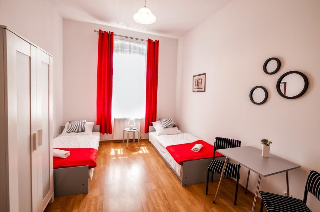 Lew Hostel Іновроцлав Екстер'єр фото