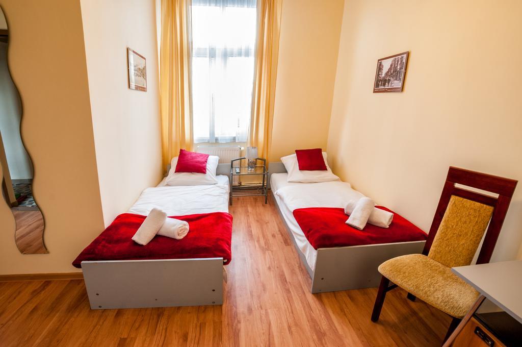 Lew Hostel Іновроцлав Екстер'єр фото