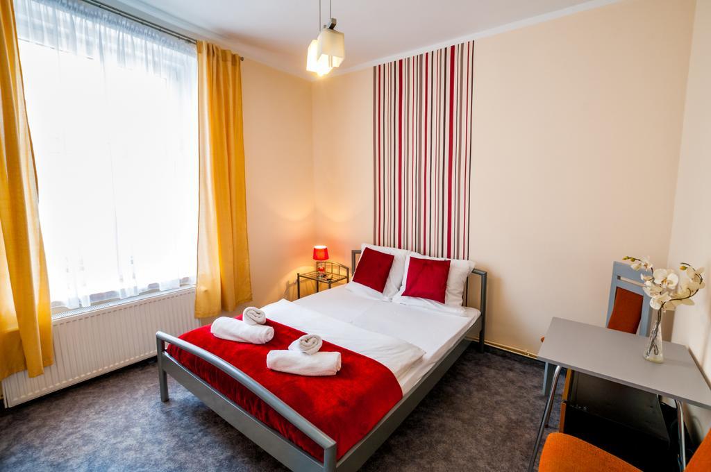 Lew Hostel Іновроцлав Екстер'єр фото
