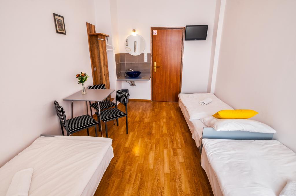 Lew Hostel Іновроцлав Екстер'єр фото