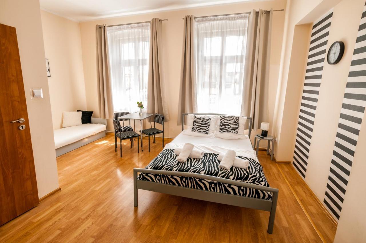 Lew Hostel Іновроцлав Екстер'єр фото